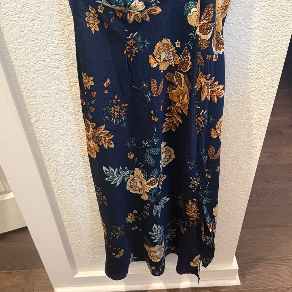 Petal & Pup Alejandra Midi Dress - Picture 6 of 9